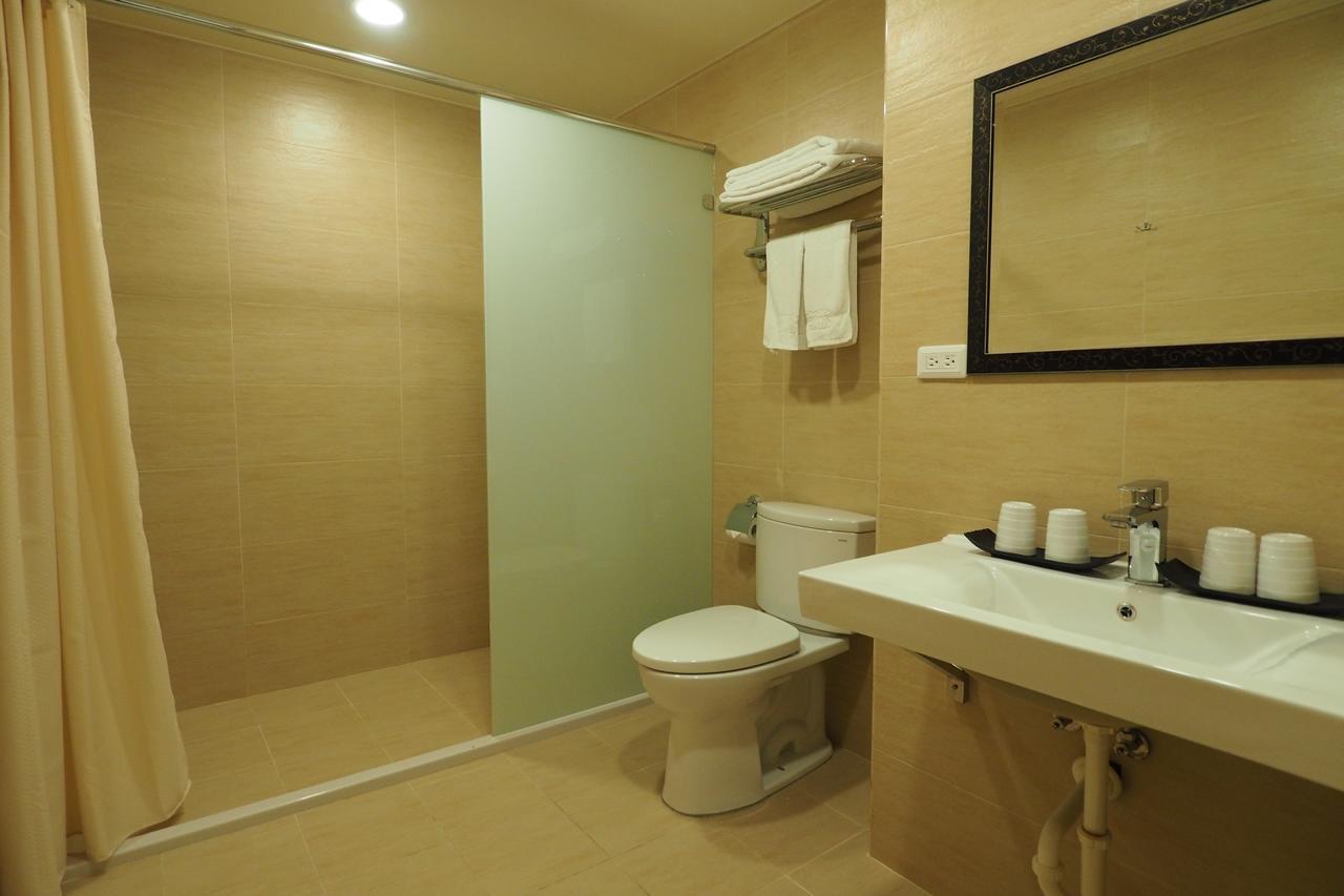 M Hotel Гаосюн Екстер'єр фото